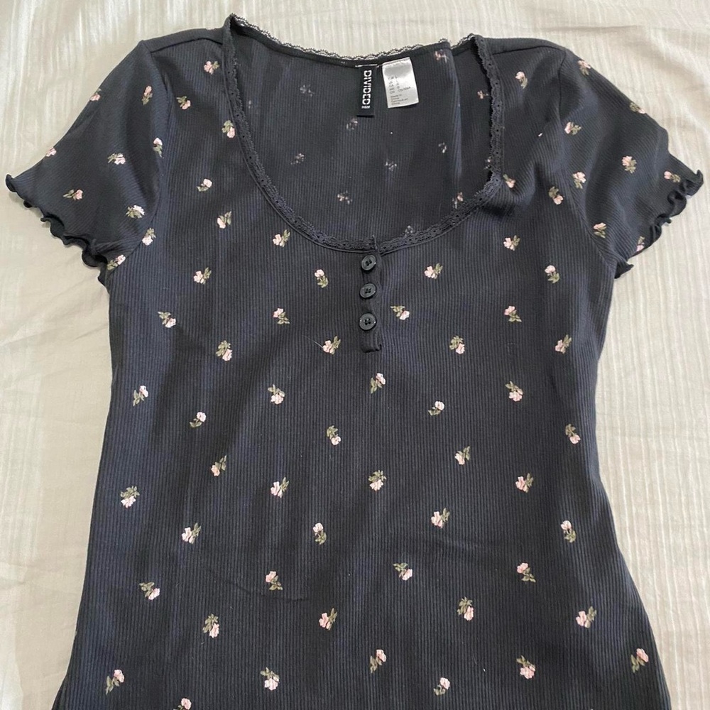 H&M floral grey shirt